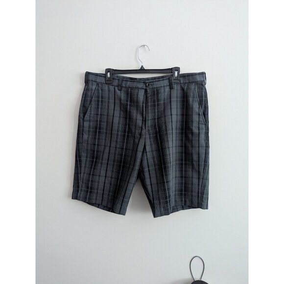 Mens Izod Plaid Flat-Front Golf Shorts Size 38 Gray & Black Preppy-lp1 - Picture 1 of 10